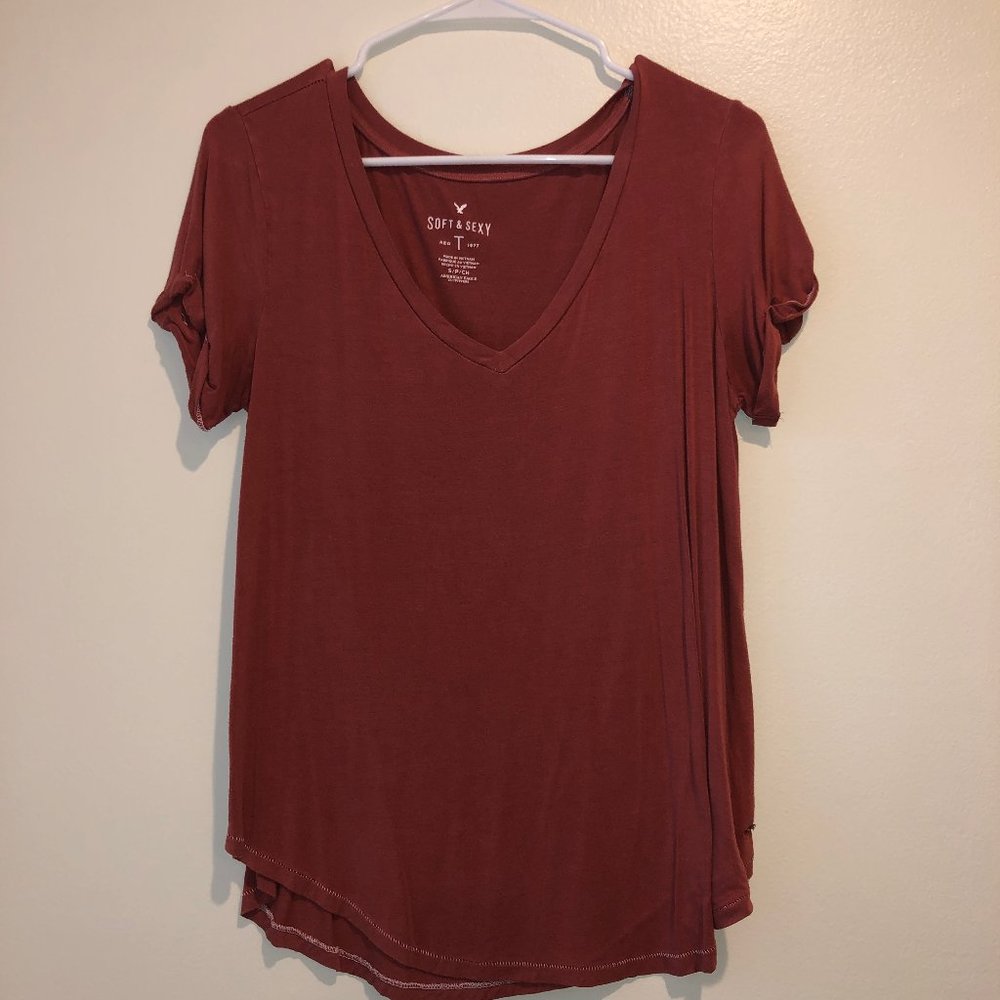 AE V-Neck Tee